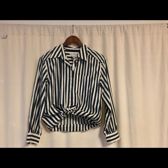 Liz Claiborne pinstriped button down like new - Picture 3 of 4